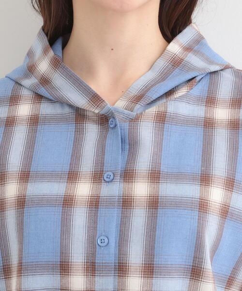 SHOO・LA・RUE（シューラルー）の「【洗濯機可/S-LL】涼しげで軽やかな フードチェックシャツ（シャツ/ブラウス・レディース・ライトイエロー系2/ホワイト系4/ブルー系6・04/03/02/01）」の5枚目の写真