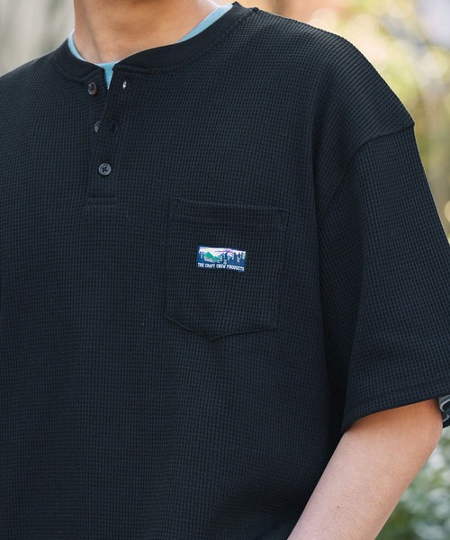THE CRAFT CREW PRODUCTS(ザクラフトクループロダクツ)の「【UNNOTICEシリーズ】ファンクショナルファブリック ヘビーワッフル ヘンリーネック 半袖ポケットTシャツ / 抗菌防臭・UVカット【THE CRAFT CREW PRODUCTS】(Tシャツ/カットソー・メンズ・オフホワイト/アッシュグレー/ブラック/グレイッシュベージュ/ダークネイビー/グリーン系/チャコール/ブラック系・S/M/L)」の18枚目の写真