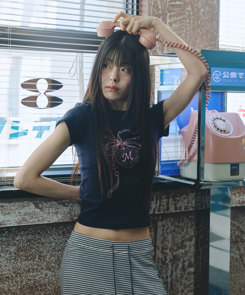 MIHEV(ミヘブ)の「Mハートペンダント半袖Tシャツネイビー(Tシャツ/カットソー・レディース・その他・FREE)」の4枚目の写真