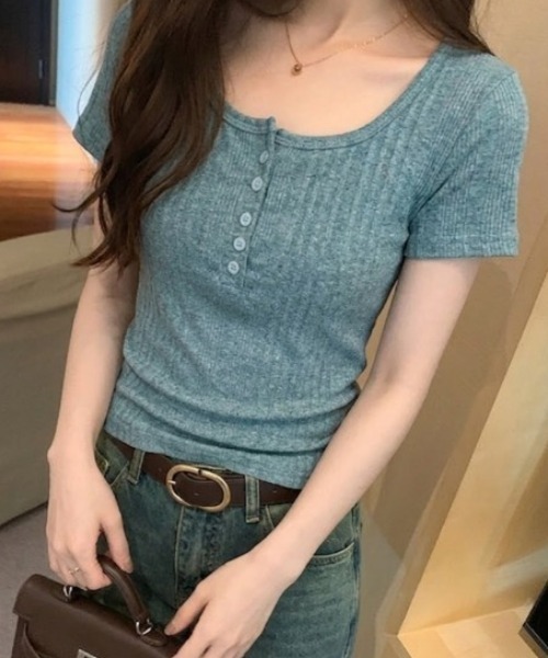 Teem Store(チームストア)の「ハーフボタン ヘンリーネック リブ半袖カットソー ニットソー(Tシャツ/カットソー・レディース・グレー/アイボリー/ピンクベージュ/ブルー・L/M)」の3枚目の写真