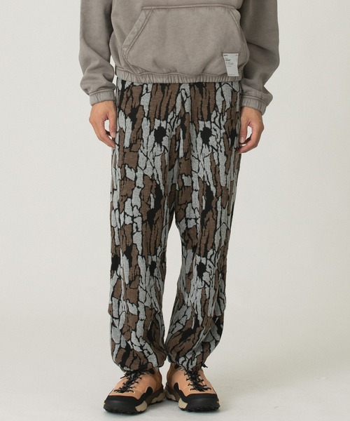 gim context（ジムコンテキスト）の「gimcontext Trebark Camo Knit Trousers 25505040（その他パンツ・メンズ・カモフラージュ・M）」の3枚目の写真