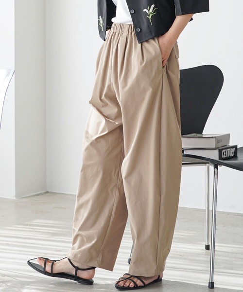 mili an deni(ミリアンデニ)の「タックコクーンチノパンツ(チノパンツ・レディース・カーキ/ブラック/ベージュ・M)」の3枚目の写真
