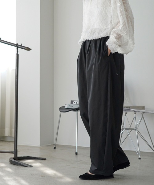 mili an deni(ミリアンデニ)の「タックコクーンチノパンツ(チノパンツ・レディース・カーキ/ブラック/ベージュ・M)」の16枚目の写真