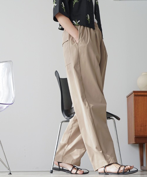 mili an deni(ミリアンデニ)の「タックコクーンチノパンツ(チノパンツ・レディース・カーキ/ブラック/ベージュ・M)」の20枚目の写真