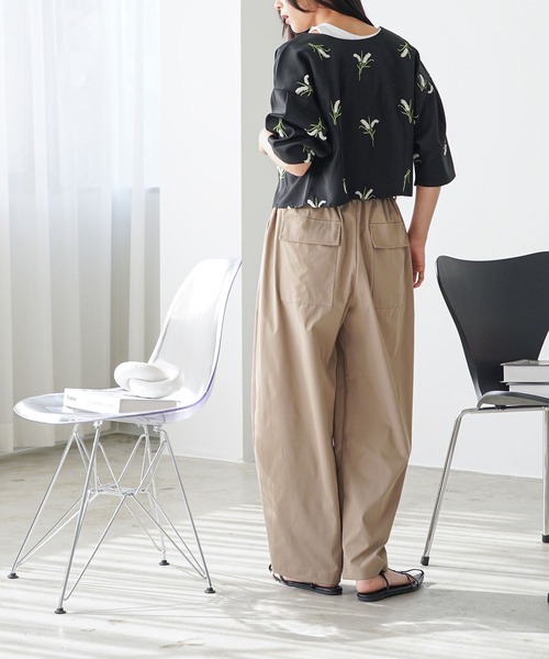 mili an deni(ミリアンデニ)の「タックコクーンチノパンツ(チノパンツ・レディース・カーキ/ブラック/ベージュ・M)」の21枚目の写真