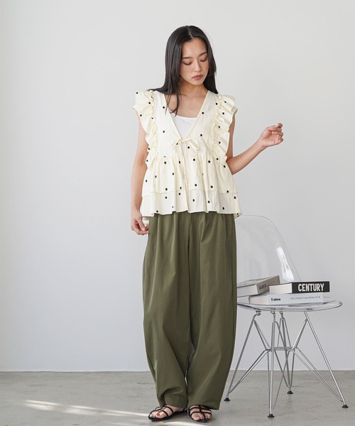 mili an deni(ミリアンデニ)の「タックコクーンチノパンツ(チノパンツ・レディース・カーキ/ブラック/ベージュ・M)」の5枚目の写真