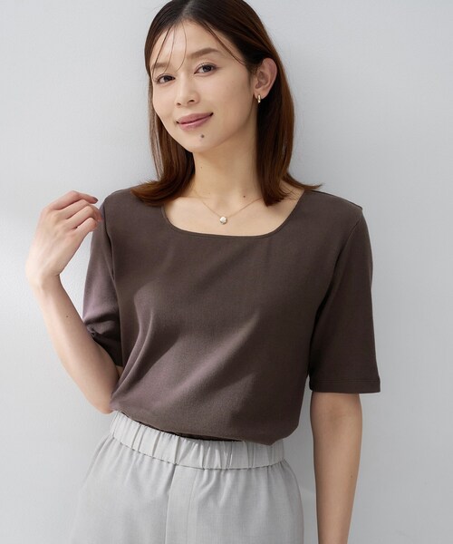 UNTITLED（アンタイトル）の「【すっきり見え/洗える】スクエアネックプルオーバー（Tシャツ/カットソー・レディース・ダークブラウン/ホワイト/カーキ/ブラック・50/48/44/04/02/00）」の4枚目の写真