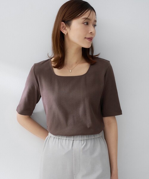 UNTITLED（アンタイトル）の「【すっきり見え/洗える】スクエアネックプルオーバー（Tシャツ/カットソー・レディース・ダークブラウン/ホワイト/カーキ/ブラック・50/48/44/04/02/00）」の19枚目の写真
