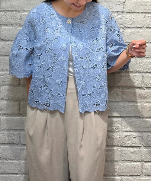 CADUNE（カデュネ）の「ブラウスジャケット（シャツ/ブラウス・レディース・ホワイト/ライトブルー/ブラック・38/36）」の3枚目の写真