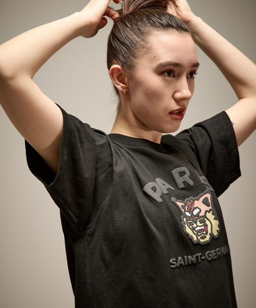 PARIS SAINT-GERMAIN（パリサンジェルマン）の「【Paris Saint-Germain / パリ・サン＝ジェルマン】 JP COLLEGE LOGO TEE（Tシャツ/カットソー・メンズ・ブラック/ブルー系その他/ピンク/ホワイト・X-LARGE/LARGE/MEDIUM/SMALL）」の7枚目の写真
