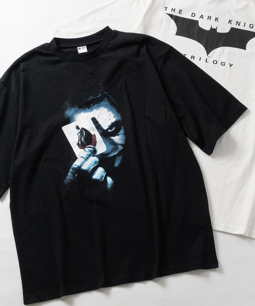JOHN'S CLOSET(ジョンズクローゼット)の「【k】〔DARK KNIGHT/ダークナイト〕アソート プリントTシャツ BATMAN/JOKER/メンズ/レディース(Tシャツ/カットソー・メンズ・ホワイト系その他/ブラック系その他2/ホワイト系その他2/ブラック系その他/ブラック系その他3・MEDIUM/LARGE)」の1枚目の写真