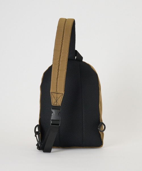 Drifter（ドリフター）の「BARNYARDSTORM / Drifter(ドリフター)別注 / ワンショルリュック（バックパック/リュック・レディース・カーキ/ブラック・FREE）」の17枚目の写真