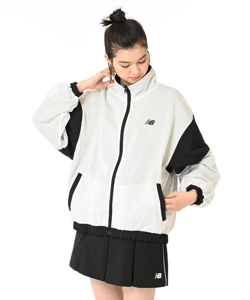 NEW BALANCE(ニューバランス)の「リバーシブルウーブンジャケット(ブルゾン・レディース・ブラック・SMALL/MEDIUM/LARGE/X-LARGE)」の4枚目の写真