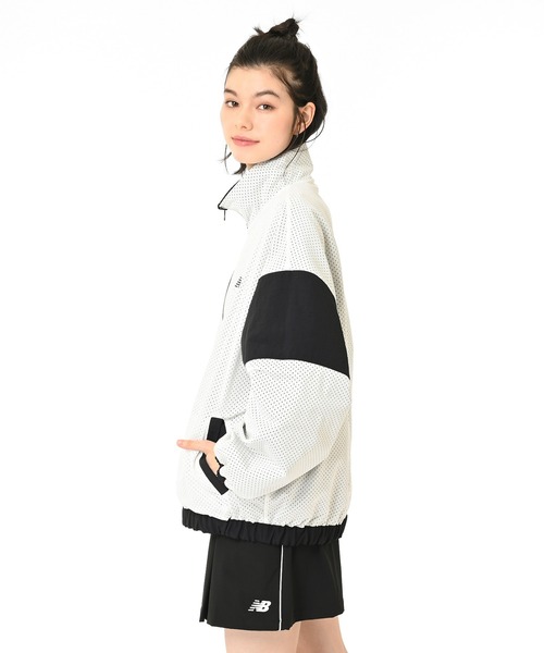 NEW BALANCE(ニューバランス)の「リバーシブルウーブンジャケット(ブルゾン・レディース・ブラック・SMALL/MEDIUM/LARGE/X-LARGE)」の5枚目の写真