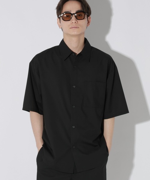 LAKOLE(ラコレ)の「シルキーTRレギュラーシャツ / 645760(シャツ/ブラウス・メンズ・ブラック/グレー/ベージュ・LARGE/MEDIUM)」の1枚目の写真