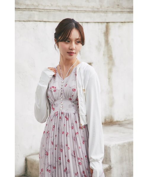 tocco closet(トッコ クローゼット)の「UVカット&接触冷感♪パールチャーム付きサムホールパーカー(パーカー・レディース・アイボリー/ブラック/サックスブルー/オフホワイト/ピンク/ラベンダー・M)」の10枚目の写真