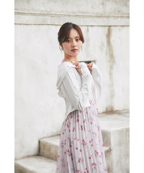 tocco closet(トッコ クローゼット)の「UVカット&接触冷感♪パールチャーム付きサムホールパーカー(パーカー・レディース・アイボリー/ブラック/サックスブルー/オフホワイト/ピンク/ラベンダー・M)」の11枚目の写真