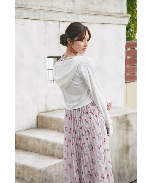 tocco closet(トッコ クローゼット)の「UVカット&接触冷感♪パールチャーム付きサムホールパーカー(パーカー・レディース・アイボリー/ブラック/サックスブルー/オフホワイト/ピンク/ラベンダー・M)」の12枚目の写真