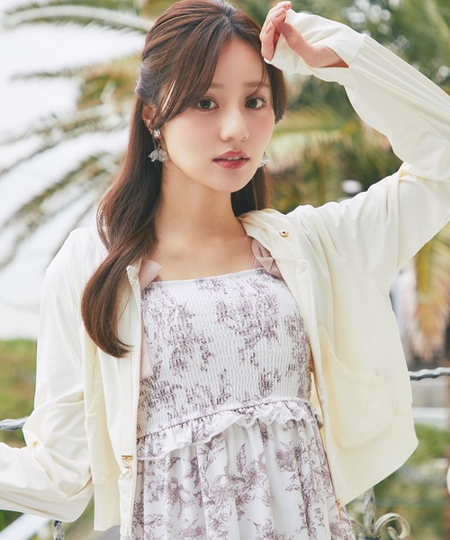 tocco closet(トッコ クローゼット)の「UVカット&接触冷感♪パールチャーム付きサムホールパーカー(パーカー・レディース・アイボリー/ブラック/サックスブルー/オフホワイト/ピンク/ラベンダー・M)」の19枚目の写真