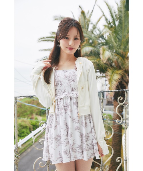 tocco closet(トッコ クローゼット)の「UVカット&接触冷感♪パールチャーム付きサムホールパーカー(パーカー・レディース・アイボリー/ブラック/サックスブルー/オフホワイト/ピンク/ラベンダー・M)」の15枚目の写真