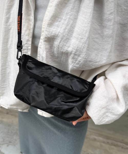 TAB N SHIFT(タブアンドシフト)の「Joy Eyewear Cross Bag - Black(メッセンジャーバッグ・レディース・その他・FREE)」の1枚目の写真