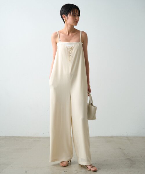LOUNGEDRESS(ラウンジドレス)の「キャミオールインワン(サロペット/オーバーオール・レディース・オフホワイト/ブラック・SMALL/MEDIUM)」の14枚目の写真