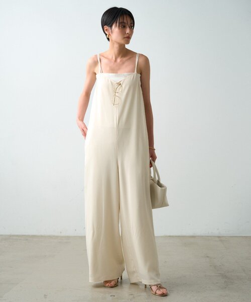 LOUNGEDRESS(ラウンジドレス)の「キャミオールインワン(サロペット/オーバーオール・レディース・オフホワイト/ブラック・SMALL/MEDIUM)」の15枚目の写真