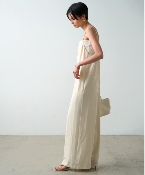 LOUNGEDRESS(ラウンジドレス)の「キャミオールインワン(サロペット/オーバーオール・レディース・オフホワイト/ブラック・SMALL/MEDIUM)」の16枚目の写真