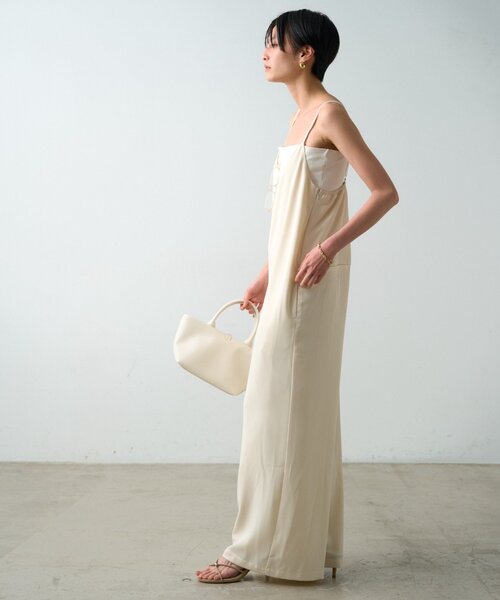 LOUNGEDRESS(ラウンジドレス)の「キャミオールインワン(サロペット/オーバーオール・レディース・オフホワイト/ブラック・SMALL/MEDIUM)」の17枚目の写真