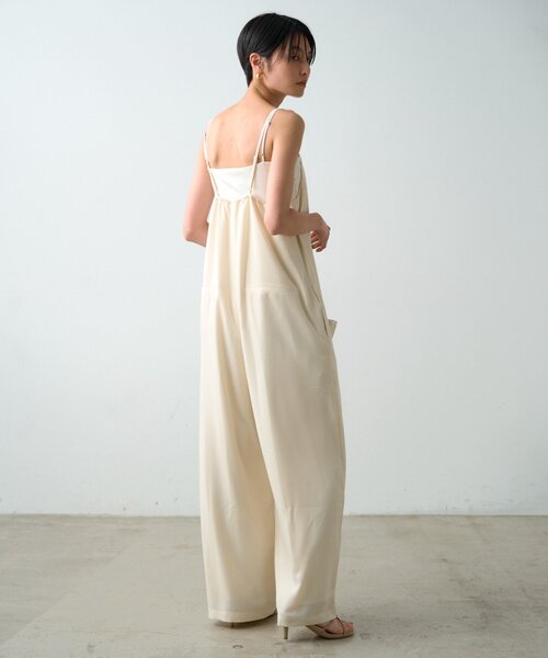 LOUNGEDRESS(ラウンジドレス)の「キャミオールインワン(サロペット/オーバーオール・レディース・オフホワイト/ブラック・SMALL/MEDIUM)」の19枚目の写真