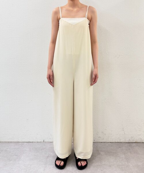 LOUNGEDRESS(ラウンジドレス)の「キャミオールインワン(サロペット/オーバーオール・レディース・オフホワイト/ブラック・SMALL/MEDIUM)」の22枚目の写真