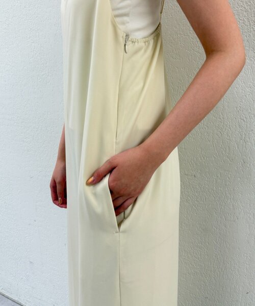 LOUNGEDRESS(ラウンジドレス)の「キャミオールインワン(サロペット/オーバーオール・レディース・オフホワイト/ブラック・SMALL/MEDIUM)」の5枚目の写真