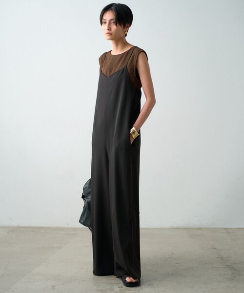 LOUNGEDRESS(ラウンジドレス)の「キャミオールインワン(サロペット/オーバーオール・レディース・オフホワイト/ブラック・SMALL/MEDIUM)」の6枚目の写真