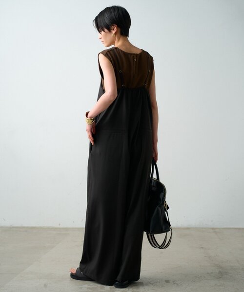 LOUNGEDRESS(ラウンジドレス)の「キャミオールインワン(サロペット/オーバーオール・レディース・オフホワイト/ブラック・SMALL/MEDIUM)」の11枚目の写真