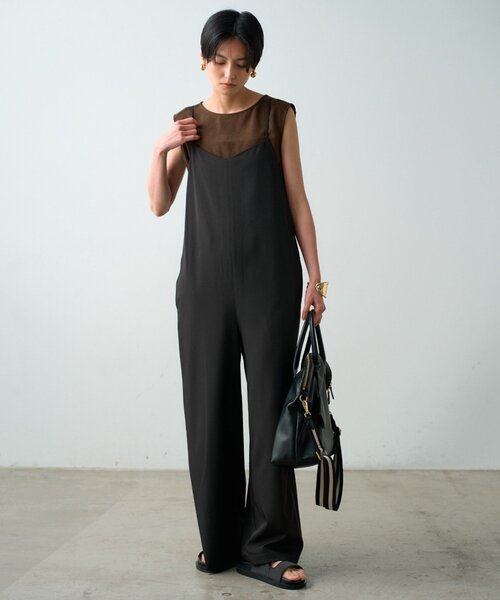 LOUNGEDRESS(ラウンジドレス)の「キャミオールインワン(サロペット/オーバーオール・レディース・オフホワイト/ブラック・SMALL/MEDIUM)」の13枚目の写真