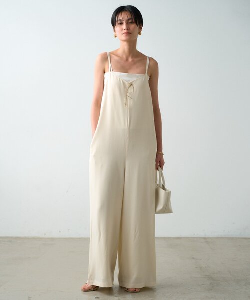 LOUNGEDRESS(ラウンジドレス)の「キャミオールインワン(サロペット/オーバーオール・レディース・オフホワイト/ブラック・SMALL/MEDIUM)」の12枚目の写真