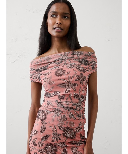 BANANA REPUBLIC FACTORY STORE(バナナリパブリック ファクトリーストア)の「BANANA REPUBLIC FACTORY STORE オフショルダーメッシュトップス(Tシャツ/カットソー・レディース・ブラック/ピンク・S/M/L/XS)」の2枚目の写真