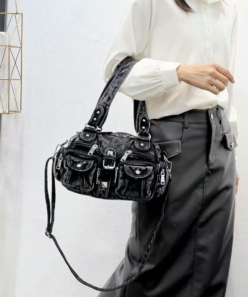 NANEA(ナネア)の「ヴィンテージライク 多ポケット デニム 2WAY ショルダーバッグ(ショルダーバッグ・レディース・ブラック/ネイビー・フリー)」の11枚目の写真