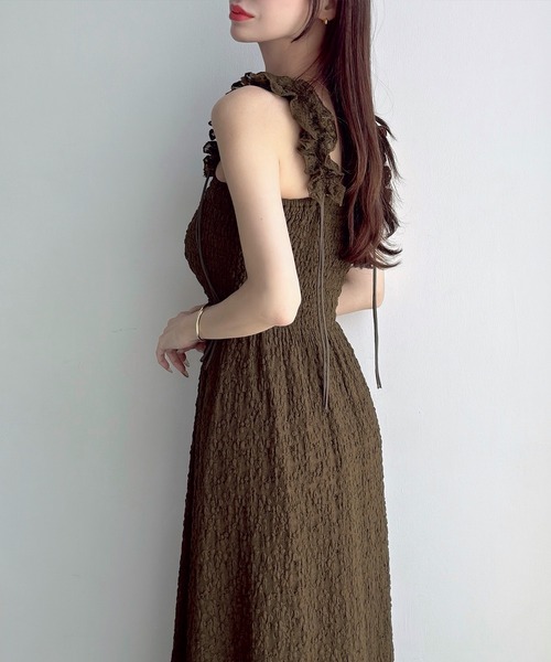 Meiru(メイル)の「カットレースギャザーショルダーワンピース(ワンピース・レディース・ブラック/ブラウン/アイボリー・SMALL/MEDIUM/LARGE)」の13枚目の写真