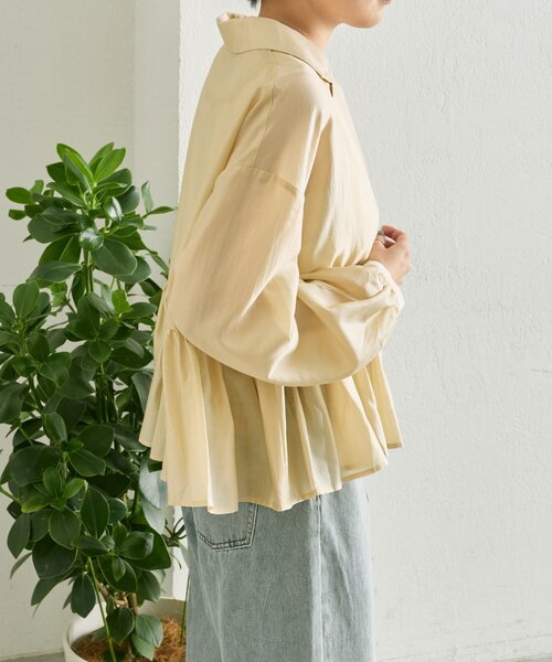 ear PAPILLONNER(イアパピヨネ)の「フリルシャツジャケット【SUM1 STYLE】(シャツ/ブラウス・レディース・ベージュ/ブラック・FREE)」の3枚目の写真