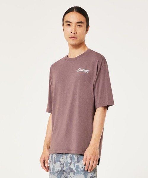 OAKLEY(オークリー)の「オークリーEN NEW RETRO TEE MOTEL 2.0 Tシャツ/スポーツ・トレーニング/メンズ/OAKLEY(Tシャツ/カットソー・メンズ・プラム・L/M/XL/S)」の1枚目の写真