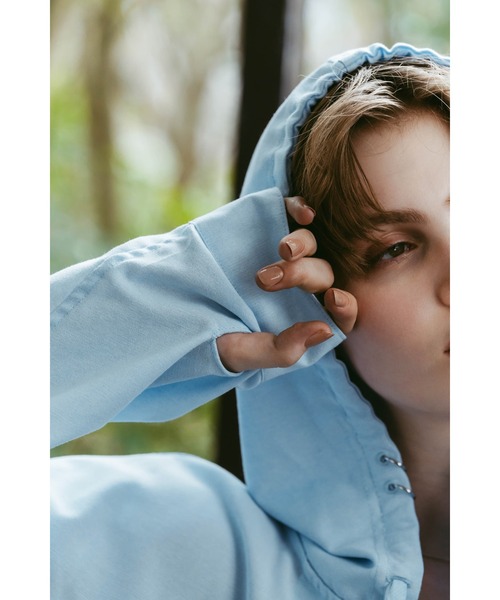 Knuth Marf（クヌースマーフ）の「UV protection hoodie (unisex)（シャツ/ブラウス・レディース・ブルー/ブラック・FREE）」の4枚目の写真