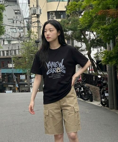 ANEWBROS（アニュブロス）の「マニフェストオーバーサイズ半袖Tシャツ6カラー[ANSE_2003]（Tシャツ/カットソー・レディース・ライトグレー/ネイビー/ホワイト×レッド/ホワイト×ブラック/ブラック×ホワイト/ブラック×ブルー・MEDIUM/SMALL/X-LARGE/LARGE）」の14枚目の写真