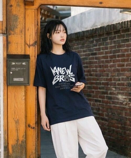 ANEWBROS（アニュブロス）の「マニフェストオーバーサイズ半袖Tシャツ6カラー[ANSE_2003]（Tシャツ/カットソー・レディース・ライトグレー/ネイビー/ホワイト×レッド/ホワイト×ブラック/ブラック×ホワイト/ブラック×ブルー・MEDIUM/SMALL/X-LARGE/LARGE）」の16枚目の写真