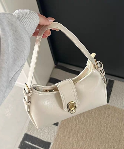 LA VORAGINE(ラ ヴォラジネ)の「ベルトフラップ 2wayショルダーバッグ 通勤(ショルダーバッグ・レディース・アイボリー/Black/A/Wine・FREE)」の11枚目の写真