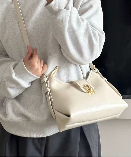 LA VORAGINE(ラ ヴォラジネ)の「ベルトフラップ 2wayショルダーバッグ 通勤(ショルダーバッグ・レディース・アイボリー/Black/A/Wine・FREE)」の8枚目の写真