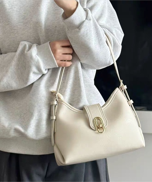 LA VORAGINE(ラ ヴォラジネ)の「ベルトフラップ 2wayショルダーバッグ 通勤(ショルダーバッグ・レディース・アイボリー/Black/A/Wine・FREE)」の9枚目の写真