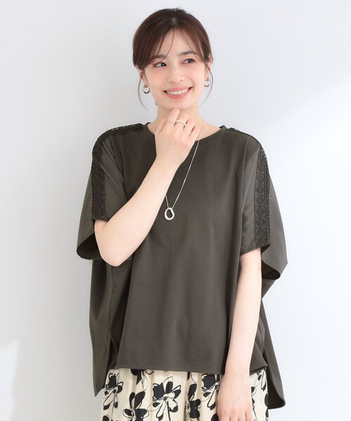 SHOO・LA・RUE(シューラルー)の「【ひんやり/洗濯機可/体型カバー】インせず着られる 肩レース切り替えポンチョ風トップス(Tシャツ/カットソー・レディース・ブルーグリーン/ホワイト/チャコールグレー/イエロー系その他・00)」の9枚目の写真