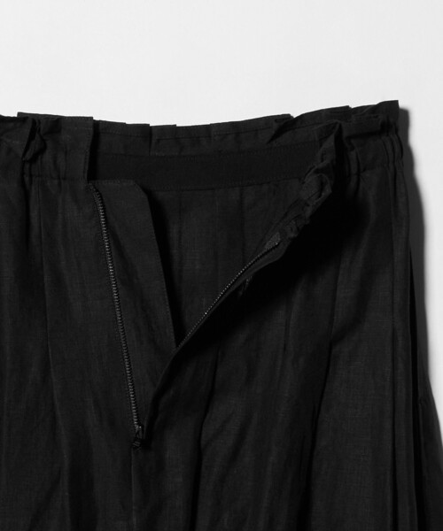 UNITED ARROWS(ユナイテッドアローズ)の「リネン タック ロングスカート ‐ウォッシャブル‐(スカート・レディース・ホワイト/ブラック/ライラック・38/36)」の5枚目の写真
