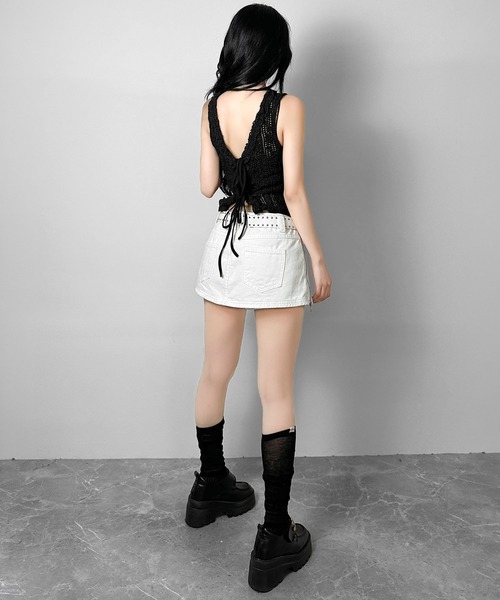 FOLLOWIN(フォロウィン)の「【前後2WAYで着用可能】フロントリボンフリルトップス(ベスト・レディース・ホワイト/ブラック・FREE)」の10枚目の写真